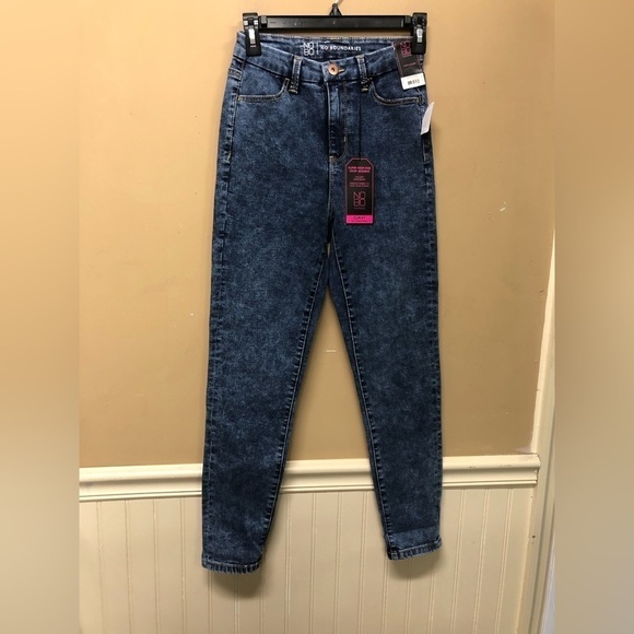 No Boundaries Super High Rise Curvy Crop Skinny Jean Size 5 NWT - Picture 1 of 8